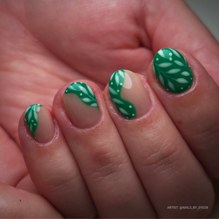 en Vogue Lac it! honesty sandy peach jelly UV/LED gel polish for professional nails and extensions shown on oval nail manicure with nail